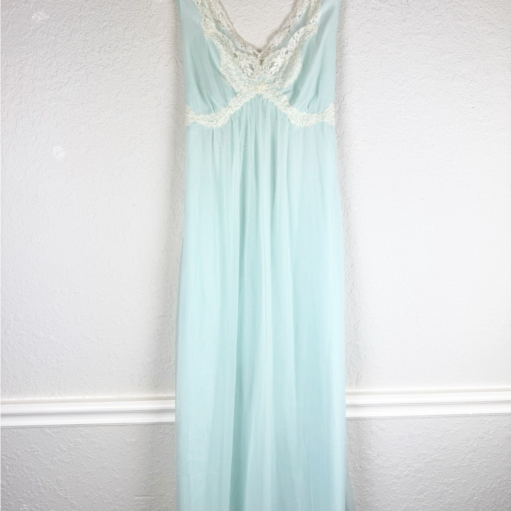 Vintage Kayser Blue Nylon Lace Trim Nightgown Medium